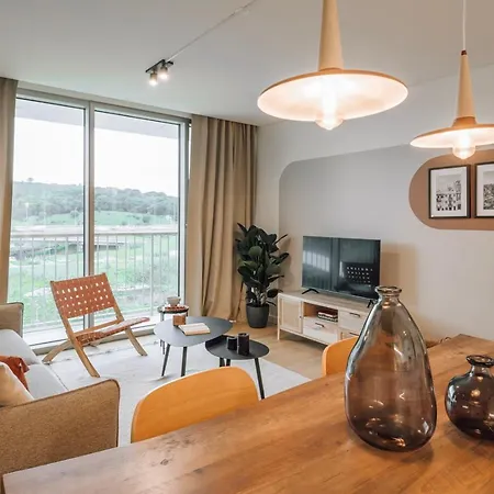 Saudade - 1 Bedroom And Shared Pool In Campolide Daire *