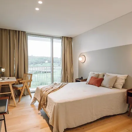 Saudade - 1 Bedroom And Shared Pool In Campolide Apartman